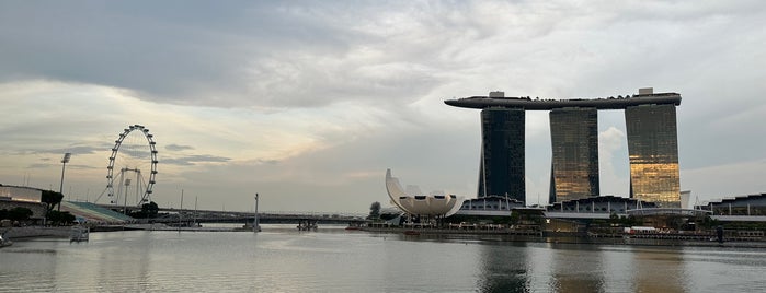 Esplanade Bridge is one of Singapore Leisure.