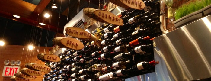 Seaport Wine & Spirits is one of Lugares favoritos de Brendon.