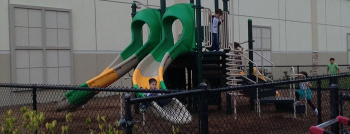 Playground at The Loop West is one of Lugares favoritos de Helio.