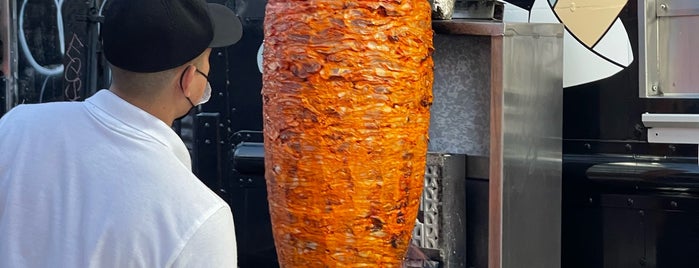 Leo's Tacos is one of Lugares favoritos de Dan.