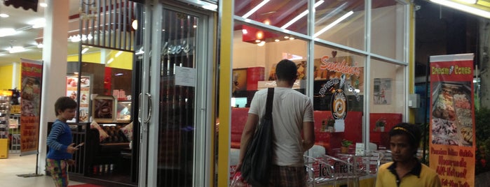 AP Shopping Center is one of Mustafa'nın Beğendiği Mekanlar.