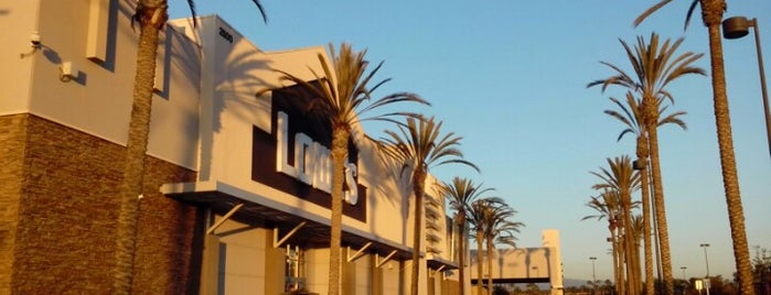 Lowe's is one of Elliaさんのお気に入りスポット.