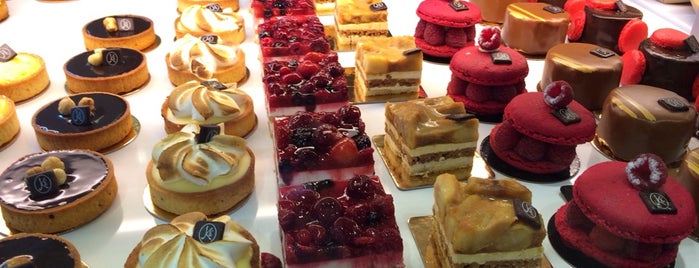 Éric Kayser is one of Millefeuille Lover in Paris.