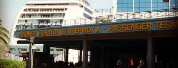 Cruise Terminal A is one of Lugares favoritos de gamze.