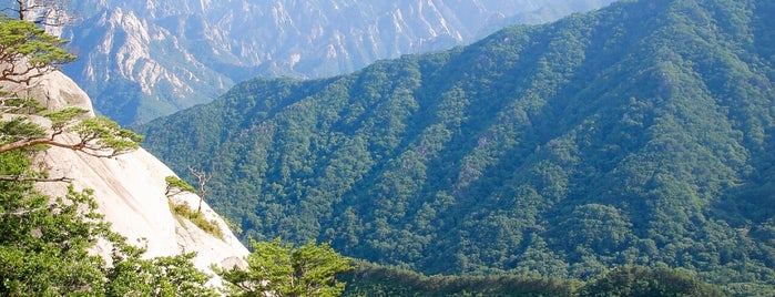 Seoraksan National Park is one of Seoul Recommendations.