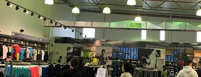 Adidas Outlet Store is one of Tempat yang Disukai Vineeth.