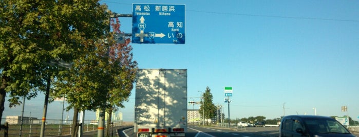 加茂川橋交差点 is one of 国道11号.