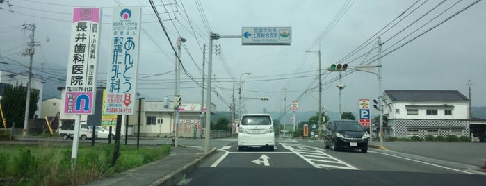 土居総合支所前 交差点 is one of 愛媛県東予地方の交差点.