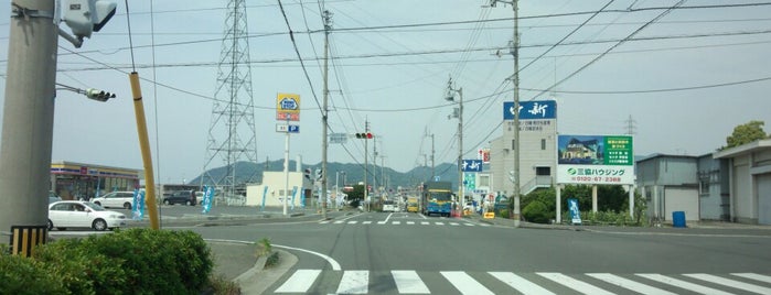 妻鳥交差点 is one of 愛媛県東予地方の交差点.
