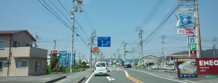 中村 交差点 is one of 国道11号.