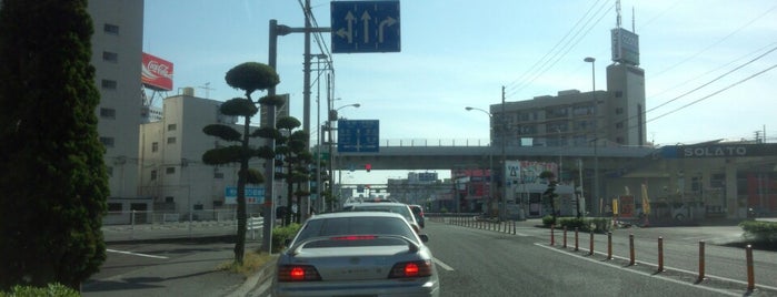 小坂交差点 is one of 国道11号.