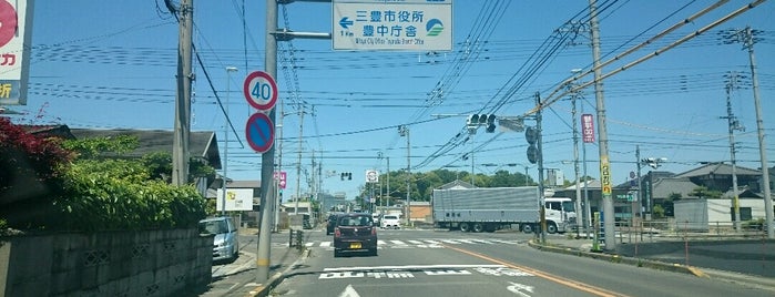 六の坪交差点 is one of 国道11号.