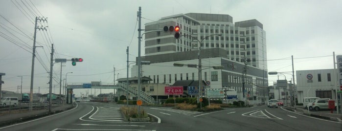 上分小学前交差点 is one of 愛媛県東予地方の交差点.