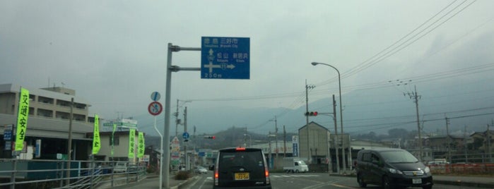赤橋交差点 is one of 愛媛県東予地方の交差点.