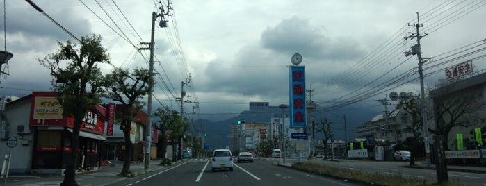 新居浜警察署前交差点 is one of 愛媛県東予地方の交差点.