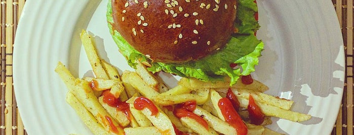Burger of Legend is one of Lieux sauvegardés par Antonio.