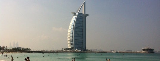 Jumeirah Beach is one of Dubaj.