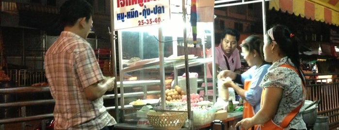 Pak Nam Market is one of Locais curtidos por attaphon.