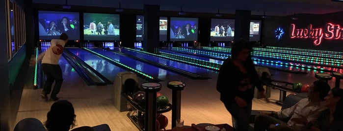 Lucky Strike is one of Best Bars in Chicago to watch NFL SUNDAY TICKET™.
