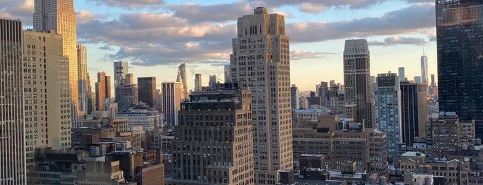 Hilton New York Times Square is one of Lieux qui ont plu à Luis Javier.