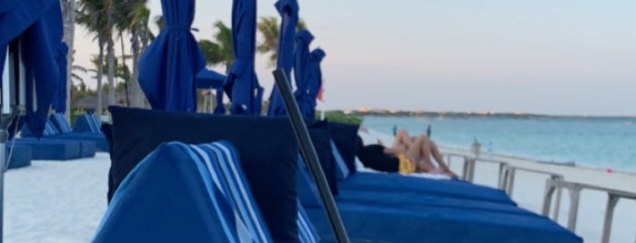Sands Resort Poolside Bar is one of Locais curtidos por Hilary.