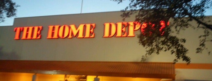 The Home Depot is one of Locais curtidos por Kaitlyn.