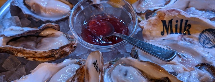FISH HOUSE OYSTER BAR 恵比寿東口店 is one of Lugares guardados de flying.