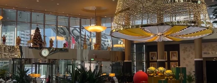 The Lobby Lounge (صالة اللوبي) is one of Dubai Food 9.