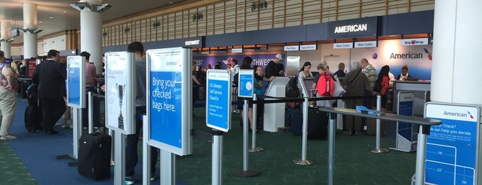 American Airlines Ticket Counter is one of Seth : понравившиеся места.