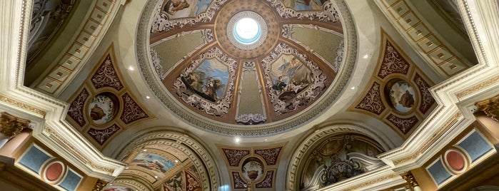 Venetian Lobby is one of Vegas 🎰💰.