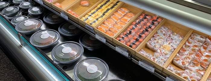 Tsukiji Fishroom is one of สถานที่ที่ Joanie ถูกใจ.