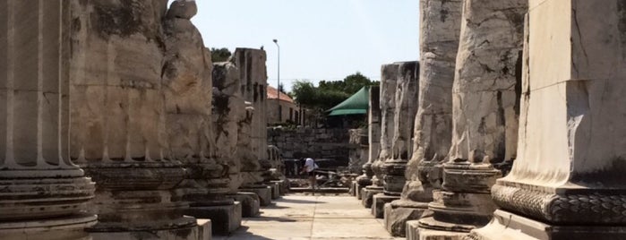 Apollon Tapınağı is one of Ali'nin Kaydettiği Mekanlar.