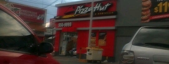 Pizza Hut is one of Adrianさんのお気に入りスポット.