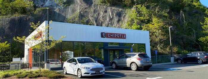 Chipotle Mexican Grill is one of Tempat yang Disukai Michael.