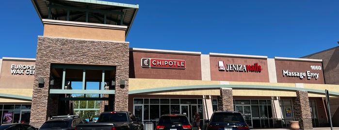 Chipotle Mexican Grill is one of Fave Lunch-time Eateries.