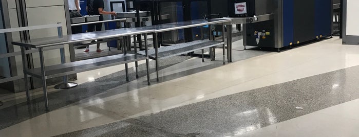 TSA Pre-Check is one of Orte, die Monty gefallen.