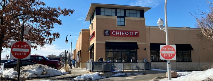 Chipotle Mexican Grill is one of Favorite affordable date spots.