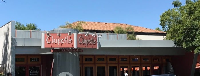 Chipotle Mexican Grill is one of Tre's Hotspots.