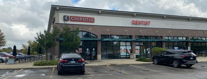 Chipotle Mexican Grill is one of Top 10 dinner spots in Romeoville, IL.