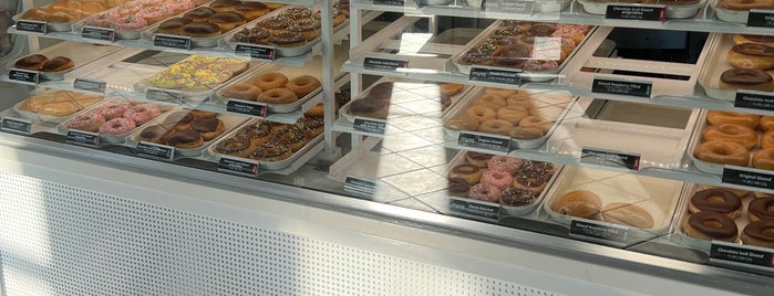 Krispy Kreme Doughnuts is one of San Antonio Tour.