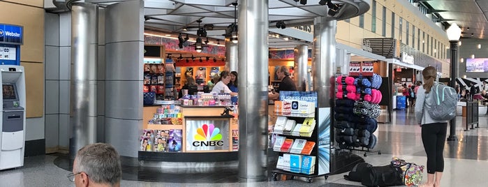 CNBC News Hartford - BDL is one of Lindsayeさんのお気に入りスポット.