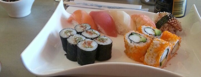 Sushi Berlin is one of Tempat yang Disukai Michael.