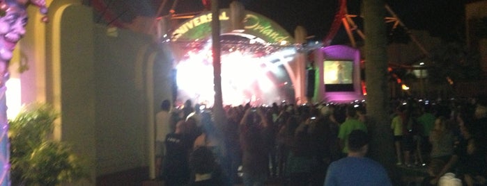 Universal Studios Mardi Gras 2013 is one of Festivities.