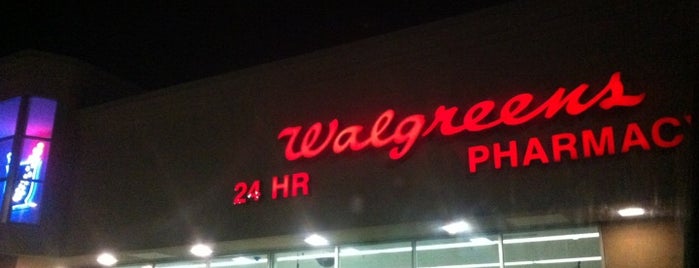 Walgreens is one of 🖤💀🖤 LiivingD3adGirl 님이 좋아한 장소.
