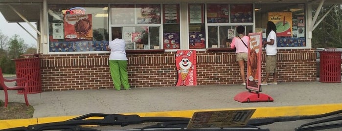 Bruster's Real Ice Cream is one of Deanna’s Liked Places.