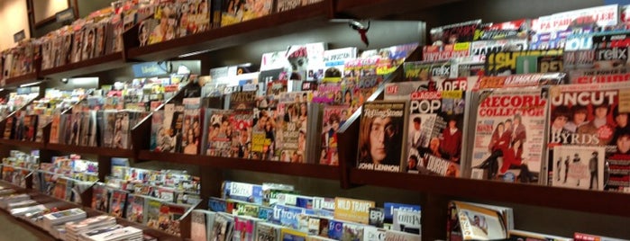 Barnes & Noble is one of Posti che sono piaciuti a Christina.