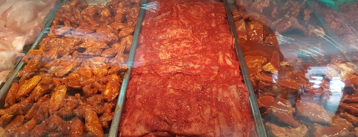 Carniceria Delicias Beef is one of Lugares favoritos de PHRE5HAIR 333.