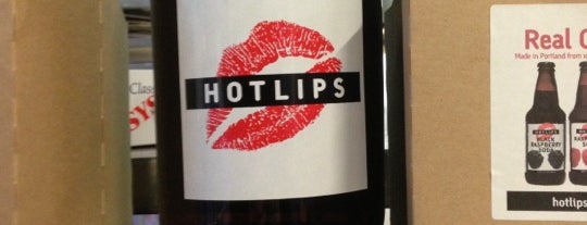 Hot Lips Pizza is one of Locais curtidos por Nathan.