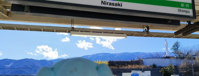 Nirasaki Station is one of 家族.