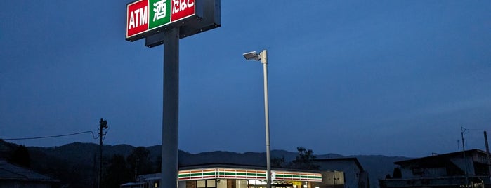セブンイレブン 小国町町原店 is one of コンビニ3.